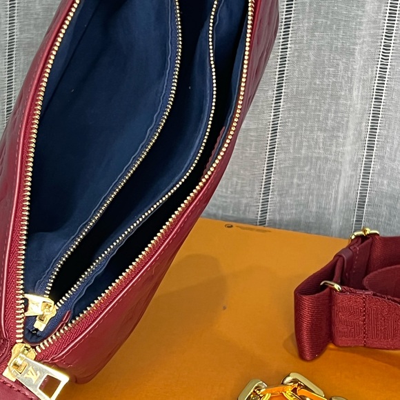 Louis Vuitton Coussin PM - Wine - Picture 9 of 12